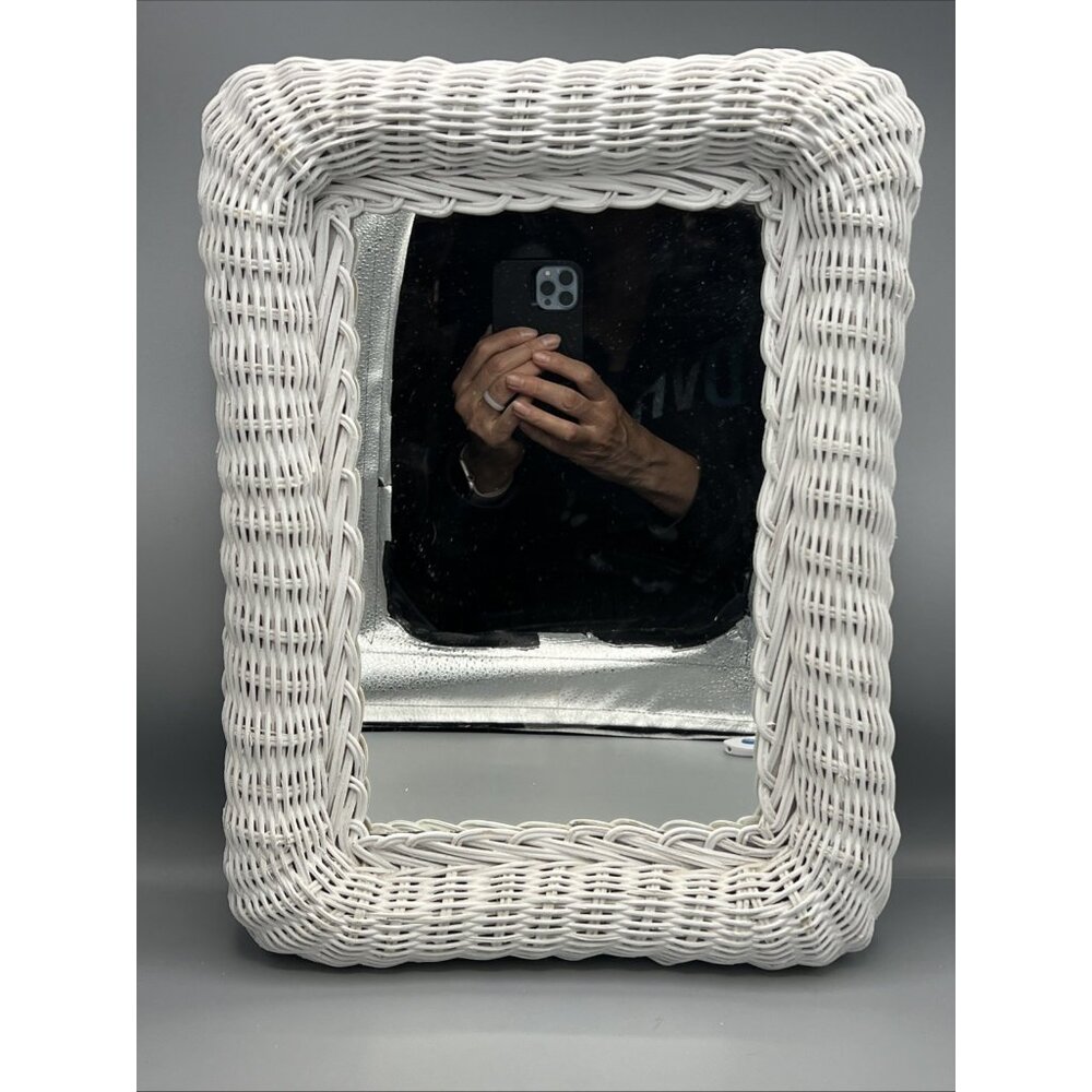 White Wicker Wall Mirror Shabby Chic Cottagecore 12x16 Hanging VTG Hong Kong - Picture 2 of 13
